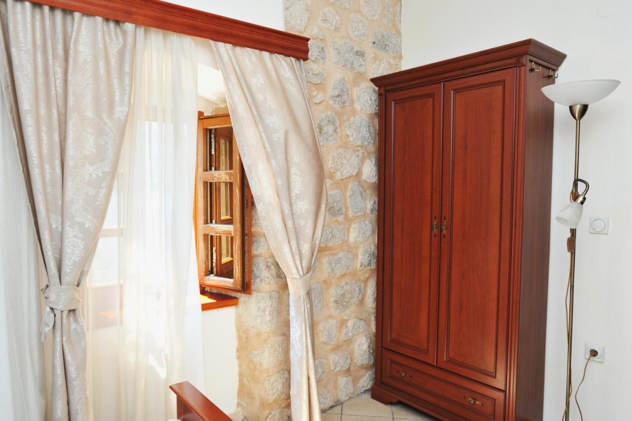 Lady Of The Rocks Apartments Perast Exterior photo